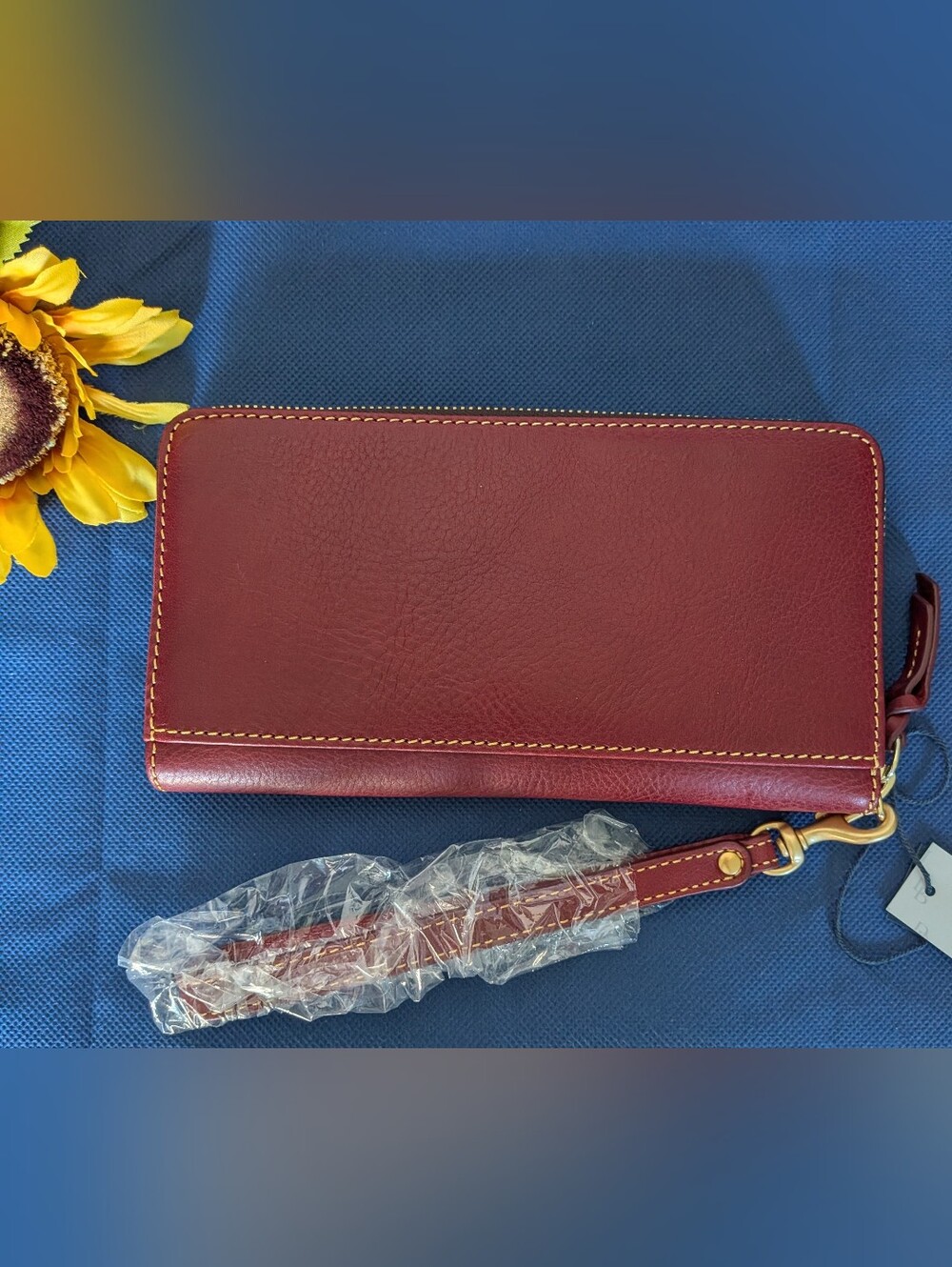 NWT! Dooney and Bourke Florentine Leather Wallet in BORDEAUX - Picture 2 of 8